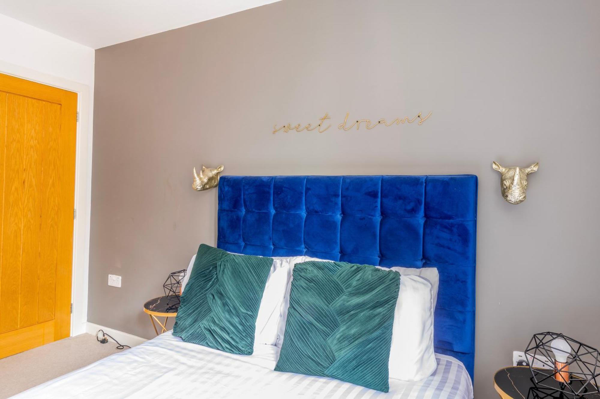 Contemporary Abbey Yard By Prescott Apartments Abingdon-on-Thames ภายนอก รูปภาพ